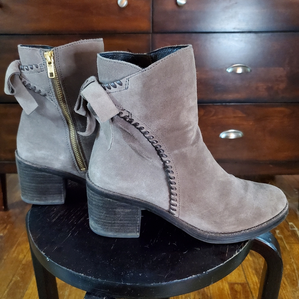 UGG Fraise whipstitch suede boots